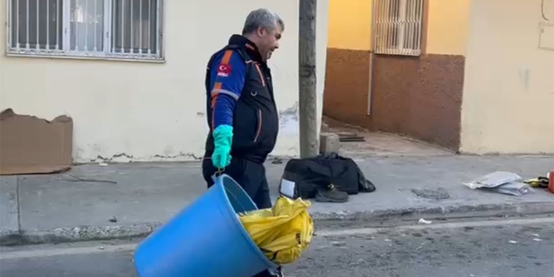 Mersin'in Tarsus ilçesinde fare zehrinden ölen kardeşlerin sayısı 3'e yükseldi. Anne baba ve 3 kardeşin tedavileri sürüyor.