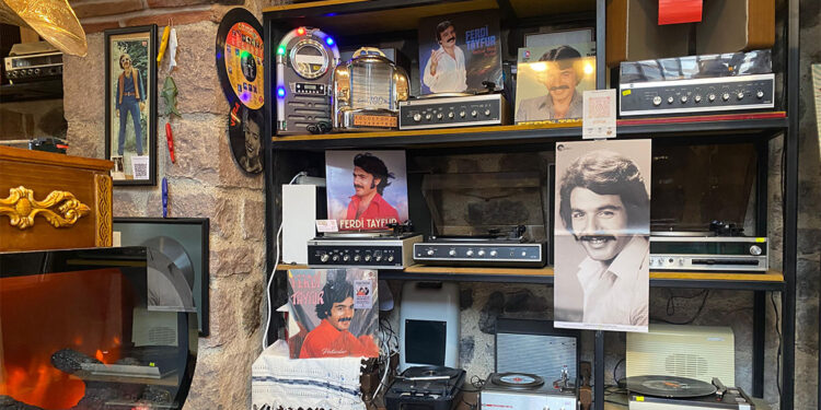 Ferdi Tayfur'un şarkıları Ankara'nın tarihi sokaklarında yankılandı