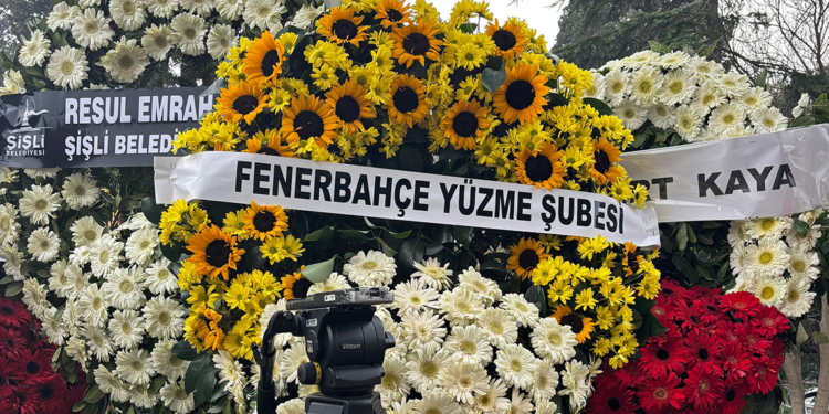 Fenerbahçeli yüzücü Vedia Nil Apak ve annesi Ferda Apak, defnedildi