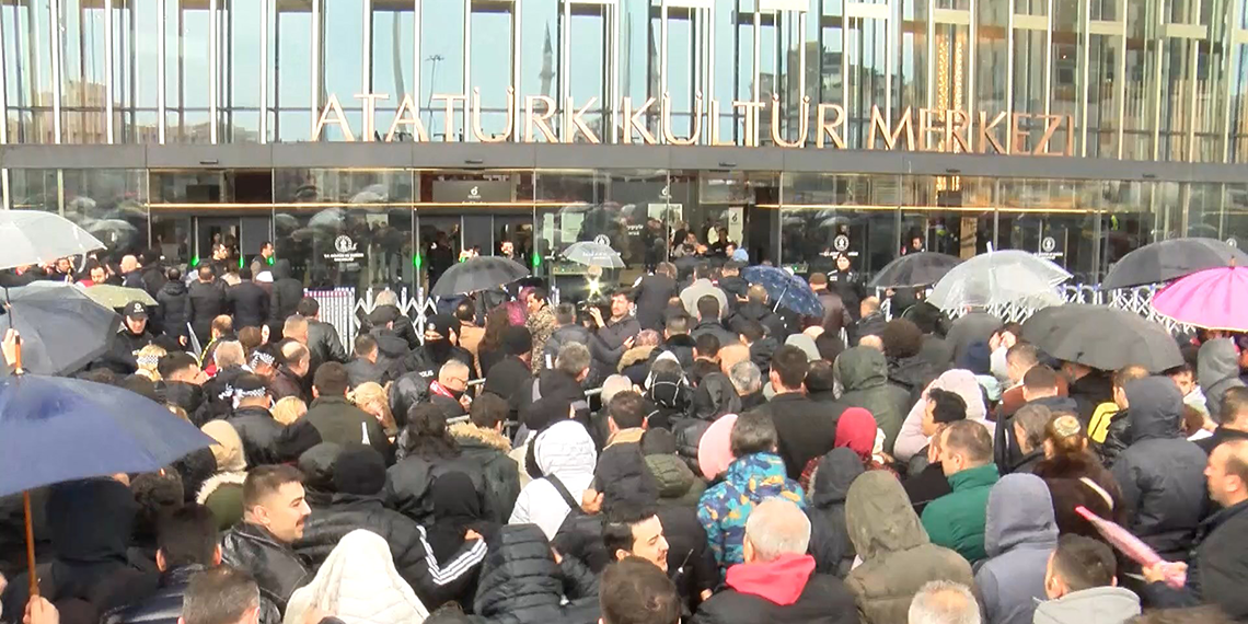 Ferdi Tayfur'a AKM'de veda töreni; Hayranları izdiham yarattı