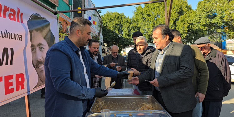 Ferdi Tayfur'un memleketinde helva dağıtıldı