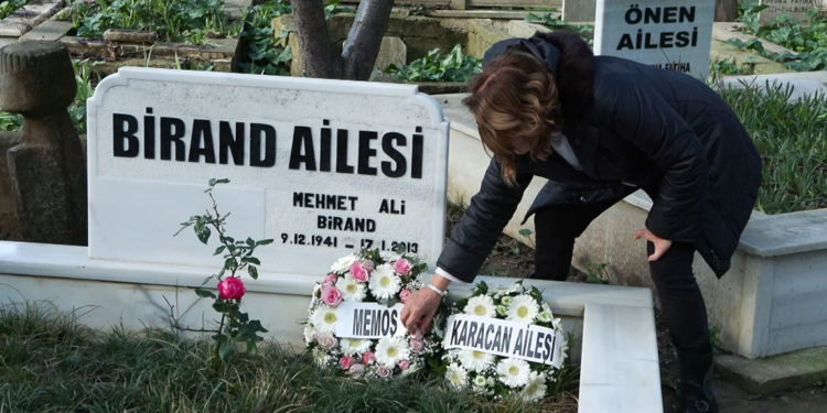 Gazeteci Mehmet Ali Birand mezarı başında anıldı