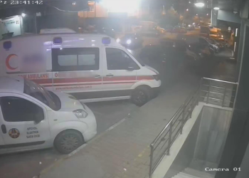 Gaziosmanpaşa'da ambulansa silahlı saldırı kamerada