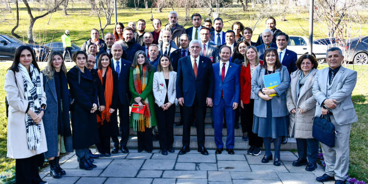 Kahrolsun istibdat; yaşasın hürriyet, adalet ve eşitlik!