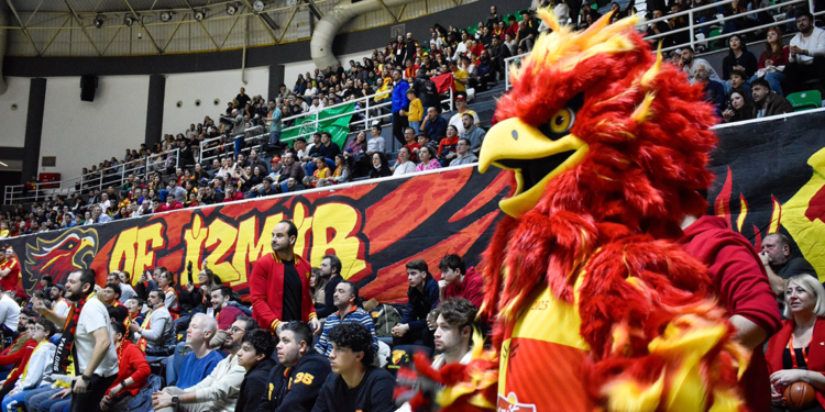 Göztepe'nin maskotu ilk maçta karakolluk oldu