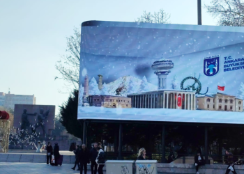 Güvenpark'ta sit alanına dikilen reklam panosuna kaldırma kararı