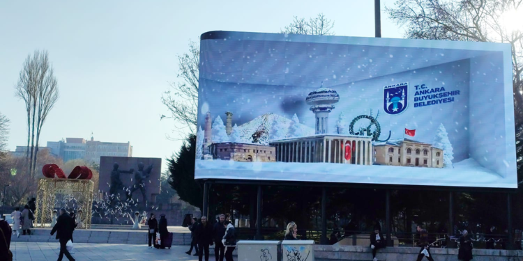 Güvenpark'ta sit alanına dikilen reklam panosuna kaldırma kararı