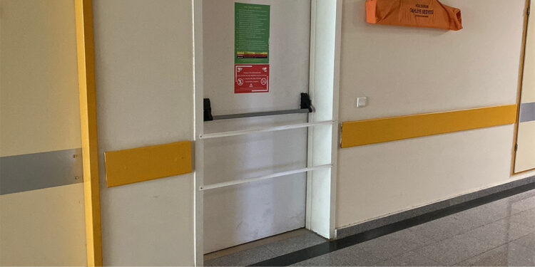 Rize'de hastanede yangın merdiveni girişleri neden kapatıldı?