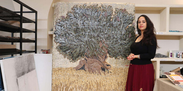 Enkazdan çıkarılan 500 bin parçalı mozaik sanat eseri İzmir'de sergileniyor