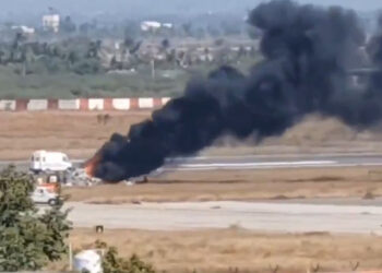 Hindistan'da helikopter düştü