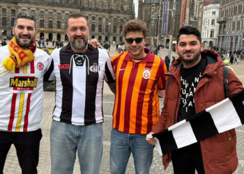 Amsterdam Türk futbolseverlerle doldu