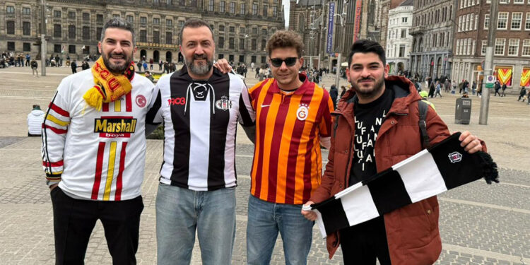 Amsterdam Türk futbolseverlerle doldu