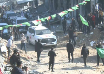 Hamas, 3 İsrailli esiri Kızılhaç’a teslim etti