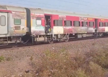Hindistan'da tren kazası: 12 ölü