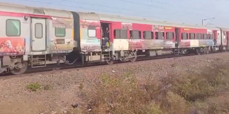 Hindistan'da tren kazası: 12 ölü