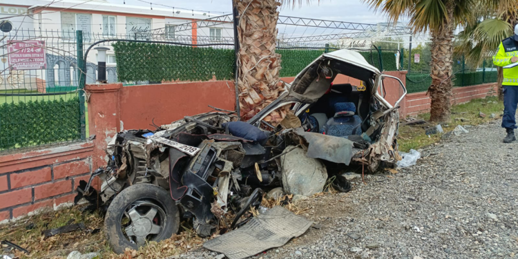 Hurdaya dönen otomobilin sürücüsü hafif yaralandı; kaza kamerada