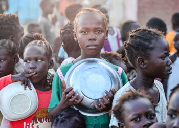 Sudan'a 161 konteyner insani yardım malzemesi ulaştırıldı