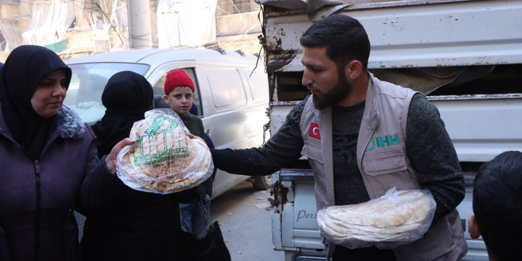 İHH, Suriye'ye 2024 yılında bin 194 TIR yardım malzemesi gönderdi