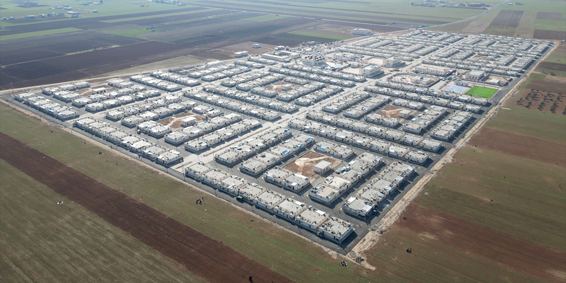 İHH ve Katarlı kuruluş Suriye'de 1400 aile için Umut Şehri kurdu