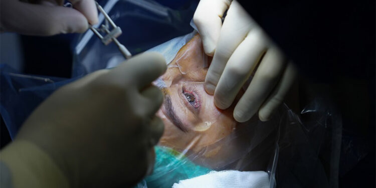 İki ameliyat geçiren Meryem için Cross-linking tedavisi