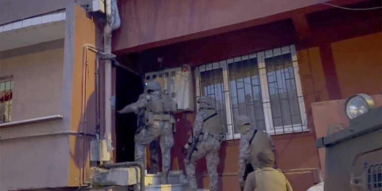 Ataşehir'de uyuşturucu operasyonu; 4 tutuklama