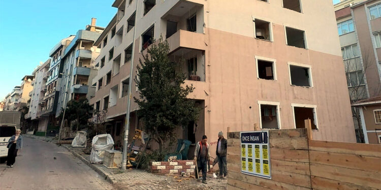 Avcılar'da doğal gaz vanasını çaldılar, sızıntı paniğe neden oldu