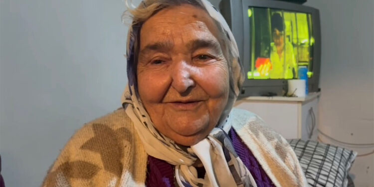 Uyurken odasının zemini çöktü