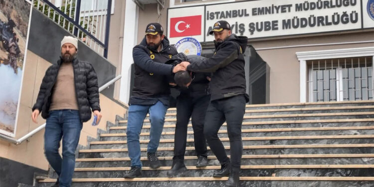 Müşterilerini bayıltıp taciz eden taksici yakalandı