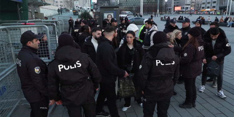İstanbul'da yılbaşı denetimlerinde 44 şüpheli gözaltına alındı