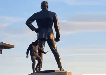 Sarayburnu'nda Atatürk heykeline zarar veren şüpheli gözaltına alındı
