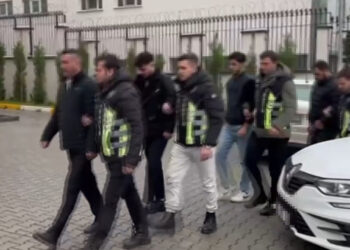 Meşale yakıp halay çeken 5 sürücüye ceza kesildi