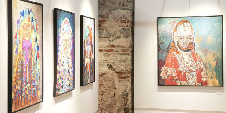 'Tak Takıştır Yap Yakıştır' sergisi sanatseverlerle buluştu