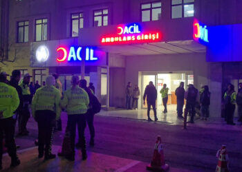 Kazaya müdahale eden polis memuruna motosiklet çarptı