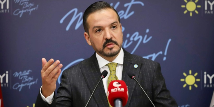 İYİ Parti Sözcüsü Kürşad Zorlu partisinden istifa etti