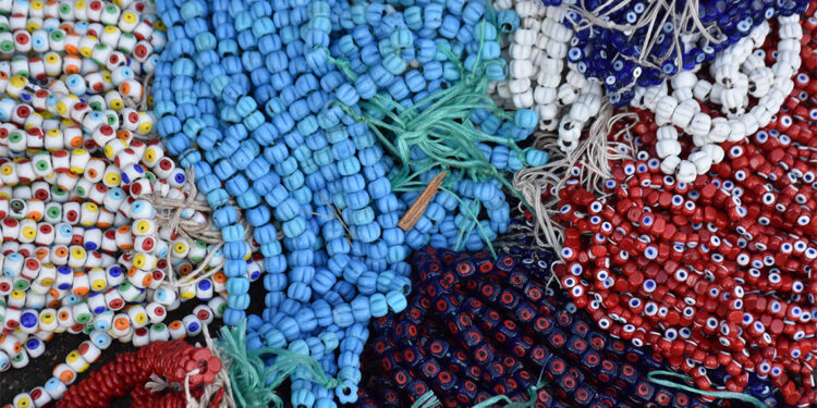 Cam nazar boncuğu ustası, ata yadigarı mesleğini sürdürüyor