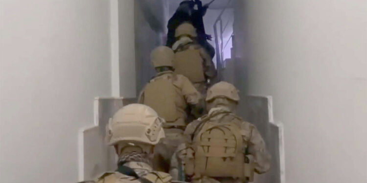 İzmir'de FETÖ/PDY operasyonu; 9 gözaltı