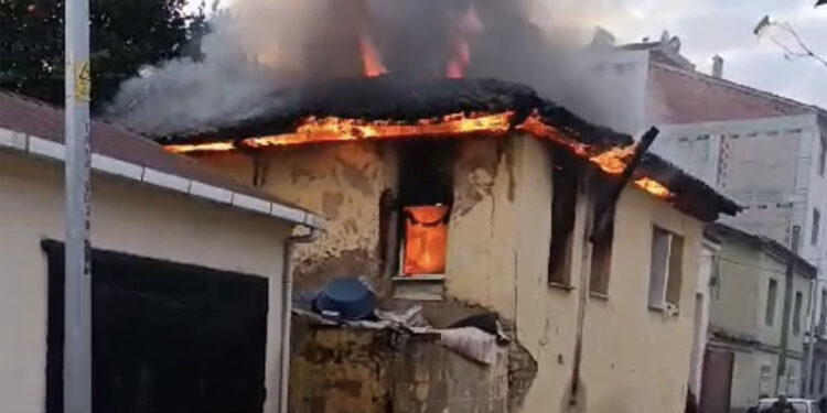 İzmir'de ikinci yangın faciasından dönüldü