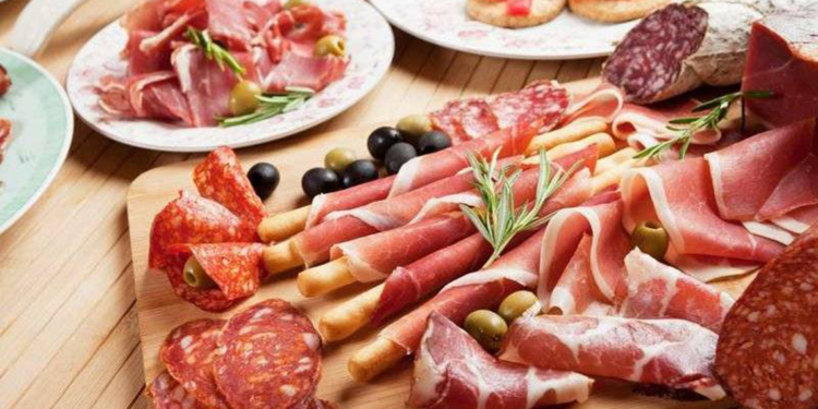 İşlenmiş et ürünleri bağırsak kanseri riskini artırabilir