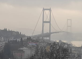 İstanbul Boğazı sis altında; görüş mesafesi düştü