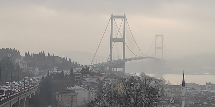 İstanbul Boğazı sis altında; görüş mesafesi düştü