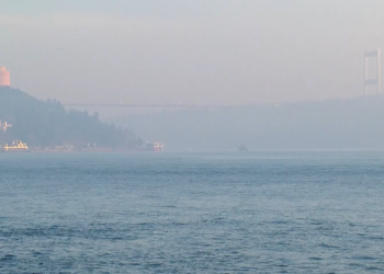 İstanbul Boğazı'nda sis etkili oldu
