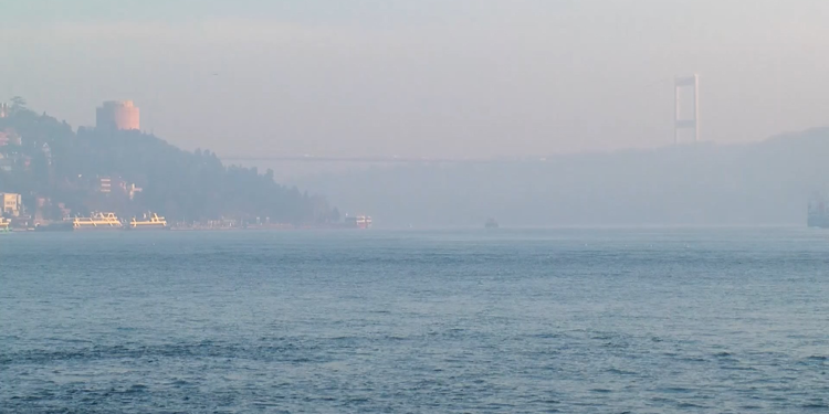 İstanbul Boğazı'nda sis etkili oldu