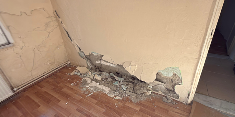 İstanbul'da 3 katlı binada çatlaklar! Daireler boşaltıldı