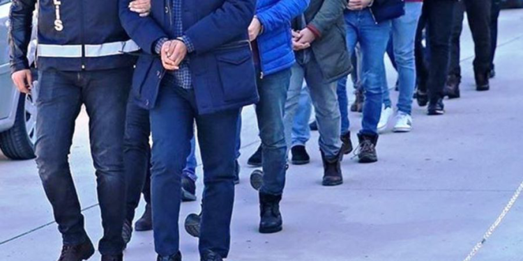 İstanbul'da sahte bankacı suç örgütüne operasyon: 30 kişi tutuklandı