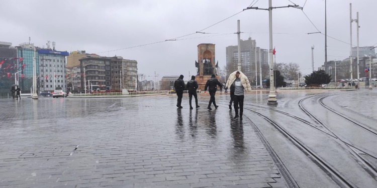 İstanbul'da soğuk ve yağışlı hava etkili oluyor
