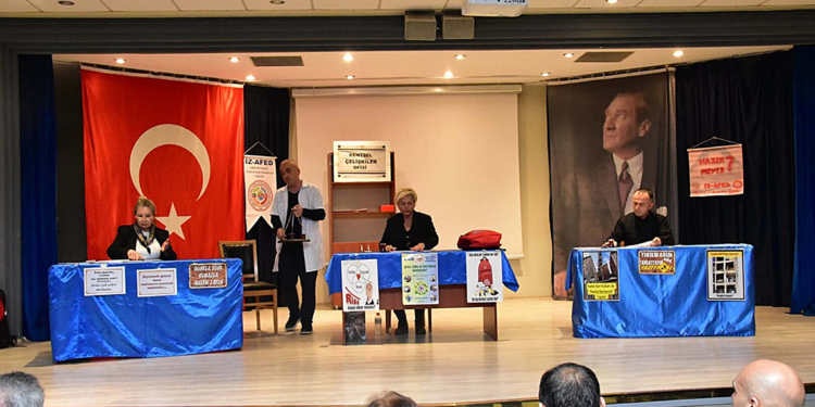 İzmir'de afet bilinci eğitimi tiyatroyla buluştu