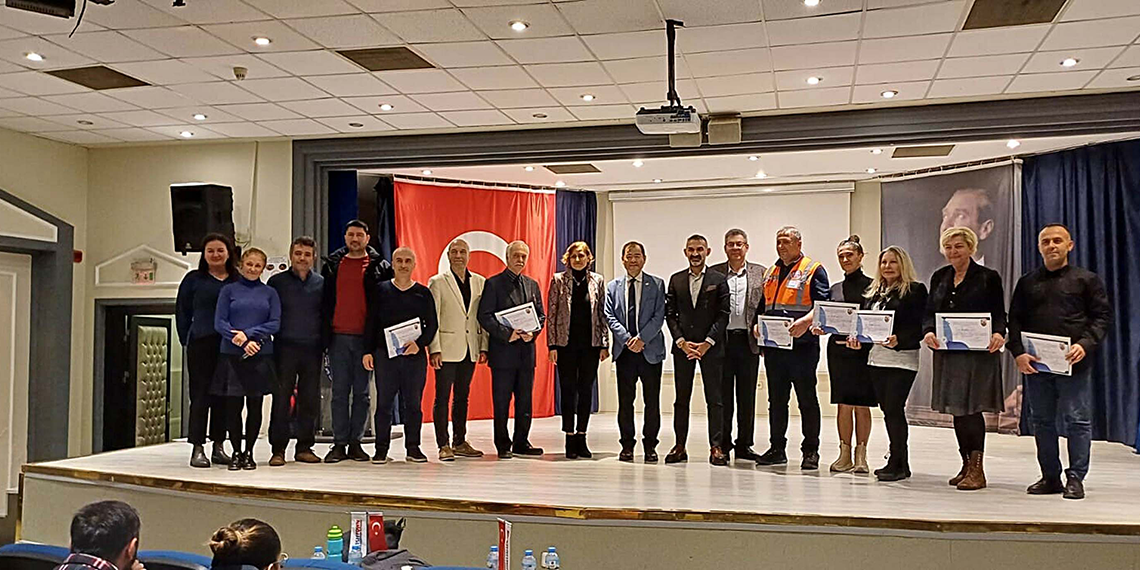 İzmir'de afet bilinci eğitimi tiyatroyla buluştu