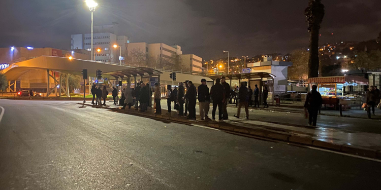 İzmir'de otobüs şoförleri iş bıraktı