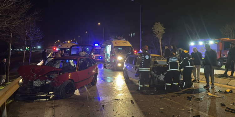 İzmit'te zincirleme kaza: 4 yaralı 