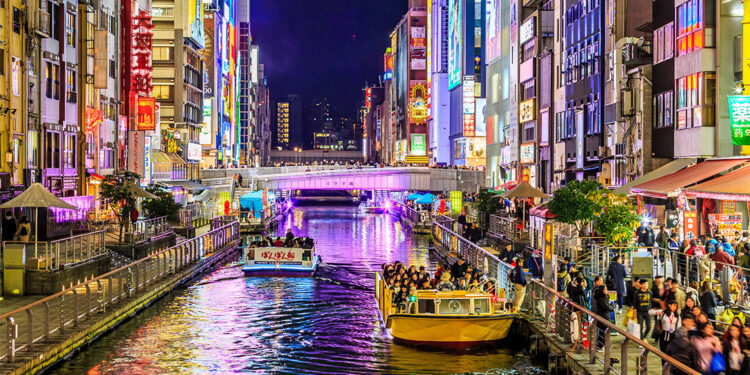 Kamusal alanlarda sigara içmek yasaklandı